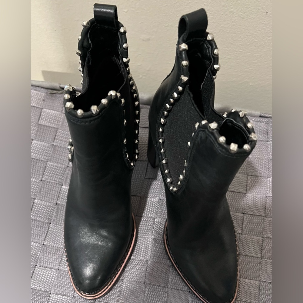 Like new black leather studded  gorgeous Sam Edelman booties size 6. Heel 3.5 “